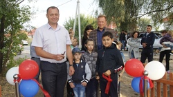 Юные жители микрорайона Раздолье Валуйского округа получили новую детскую площадку