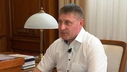 Белгородский врио губернатора Александр Шуваев встретился с известным военкором Александром Коцем