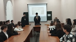 Студенты местного колледжа встретились  с епископом Валуйским и Алексеевским Саввой