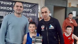 Жители Валуйского округа завоевали золотые медали областного турнира по боксу в Алексеевке