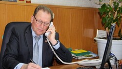 Руководитель администрации Валуйского округа провёл горячую линию в редакции газеты
