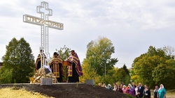 Протоиерей Михаил Чайка провёл чин освящения Поклонного креста в валуйских Борках
