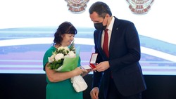 Вячеслав Гладков вручил почётные знаки «Материнская Слава» более 30 белгородкам
