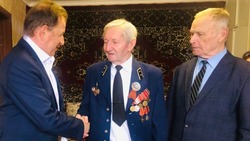 Валуйский глава поздравил ветеранов с Днём защитника Отечества и проведал семьи военнослужащих