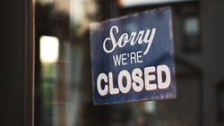 Власти ограничили работу не реализующих товары первой необходимости магазинов по выходным