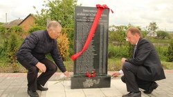 Активисты валуйского ТОСа «Первоцвет» открыли памятник 36 погибшим землякам