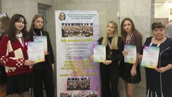 Валуйские девятиклассницы стали финалистками конкурса имени Д.И. Менделеева в Москве