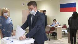 Игорь Лазарев проголосовал на выбранном избирательном участке одним из первых