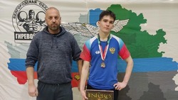 Валуйчанин стал победителем на первенстве Белгородской области по гиревому спорту в Прохоровке