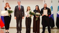 Вячеслав Гладков вручил именные стипендии талантливым белгородским детям в номинации «Культура»