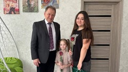 Алексей Дыбов поздравил с  8 марта матерей, жён и дочерей участников специальной военной операции