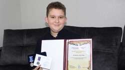 Валуйчанин Митя Величко получил медаль «За проявленное мужество» в Совете Федерации
