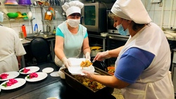 Власти Валуйского округа организовали горячее питание для детей из неблагополучных семей