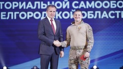 Вячеслав Гладков наградил 59 человек медалями «За доблесть в рядах Белгородской самообороны»