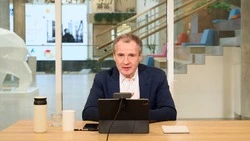 Более 2500  вопросов поступило на прямую линию белгородского губернатора  Вячеслава Гладкова