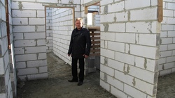 Алексей Дыбов проинспектировал ход выполнения строительных работ в валуйском Ватутино