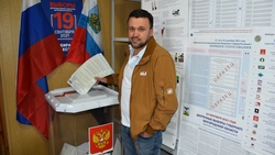 Лидер общественного мнения Александр Татаркин проголосовал на участке № 354