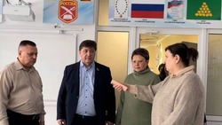 Председатель Белгородской областной Думы Юрий Клепиков посетил городскую школу №4 в Валуйках
