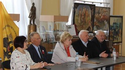 Представители разных поколений валуйчан обсудили тему патриотизма за круглым столом в местном музее