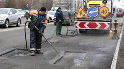 Вячеслав Гладков поставил задачу активизировать аварийный ямочный ремонт