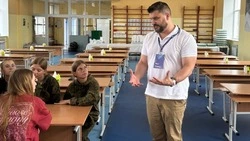 Более 100 курсантов сборов «Армата» посетили лекции Российского общества «Знания»