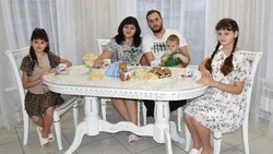 Валуйчанка Наталья Мельничук: «Сегодня праздник – день матери. Пусть будут счастливы и здоровы дети»