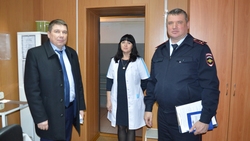 Общественник при ОМВД проверил изолятор временного содержания в Валуйках
