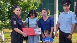 Стражи порядка Валуйского округа Белгородской области присоединились к акции «Помоги пойти учиться»