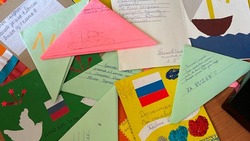 Валуйские активисты собрали конфеты, письма, открытки для военнослужащих РФ