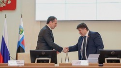 Губернатор Белгородской области поздравил спикера облдумы Юрия Клепикова с избранием на этот пост
