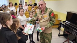 Валуйский ветеран боевых действий Андрей Лашин провёл несколько встреч с детьми и молодёжью