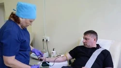 Белгородский врио губернатора Белгородской области Александр Шуваев сдал кровь в День донора
