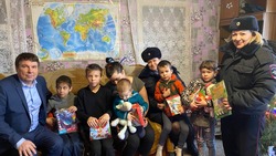 Валуйчане из Белгородской области  присоединились к акции «Полицейский Дед Мороз»