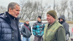 Белгородский губернатор Вячеслав Гладков вместе с семьёй съездил к «Солдатскому привалу»
