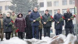 Губернатор Вячеслав Гладков почтил память погибших на Камышитовом заводе в областном центре