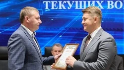 Александр Шуваев наградил глав администраций за высокие показатели эффективности по итогам 2025 года