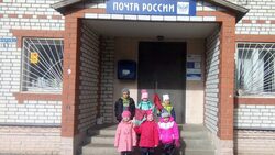 Воспитатели организовали для валуйских дошкольников из Насонова экскурсию на почту