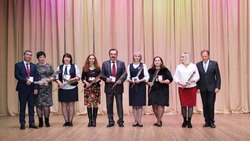 Валуйские учителя из Белгородской области приняли поздравления накануне профессионального праздника